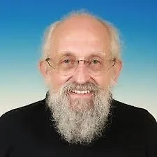 Очень надеюсь, что такого кошмара не будет, и наших депутатов, чиновников ИИ не заменит. Имитаторы интеллекта — штука очень соблазнительная, в основном для тех, кому нечего имитировать. У кого естественного интеллекта нет, тот естественным образом надеется на то, что с его задачами справится интеллект искусственный. Иногда эта надежда оправдывается, но при внимательном рассмотрении оказывается, что это не интеллект.