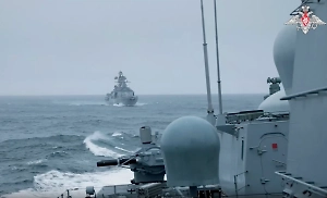 На видео сняли зрелищное всплытие российских подлодок в Арктике в ходе учений «Запад-2025»