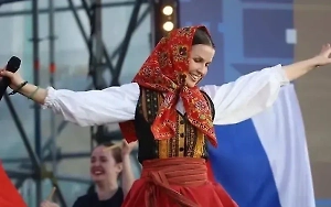 Исполнительница хита «Матушка-Земля» внесена в «Миротворец»* под чужой фамилией