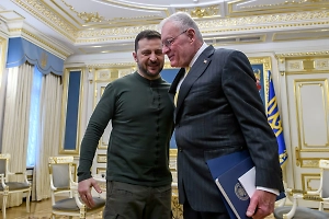 Зеленский предложил Келлогу украинское гражданство и квартиру в Киеве