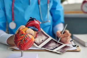 Анестезиолог специально вызывал у пациентов инфаркты, чтобы подставить коллег. 12 его жертв умерли