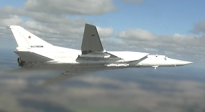 Дуэты российских бомбардировщиков Ту-22 разнесли объекты «врага» с высоты в 1 километр