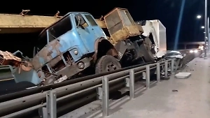 В Новгородской области в аварии с грузовиками и BMW погибли два человека