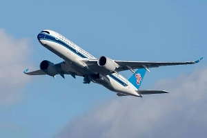 Российских туристов выгнали из самолёта на рейсе China Southern в Ухане
