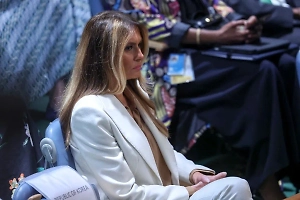 «Не высшее общество»: Психолог объяснила, почему Мелания Трамп избегает Зеленскую