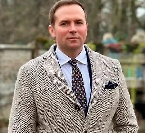 Смерть осуждённого действительно прекращает исполнение наказания. Но речь идёт об окончательной биологической смерти, когда фиксируется факт смерти и выдаётся свидетельство.