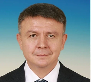 У французов, судя по всему, в крови стремление к расправе над своим руководством — так было во времена королей, так продолжается и сейчас, с поправкой на средства и обстоятельства. Это событие лишний раз показывает, насколько непрочно политическое положение в так называемых развитых странах. Никто не может поручиться за то, что будет завтра. А уж учитывая постоянные скандалы, связанные с сомнительным финансированием собственных политических проектов, — тем более.