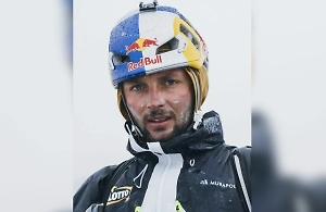 Польский альпинист показал спуск с Эвереста на лыжах без кислородной маски