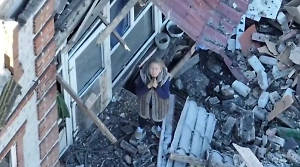 Самое страшное позади: Жительница освобождённого села со слезами встретила дрон ВС РФ — видео