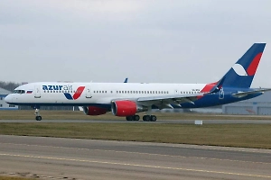 В Екатеринбурге пассажир умер в самолёте Azur Air перед вылетом