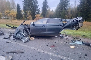 В российском регионе легковушку разорвало на куски в жутком ДТП, три человека погибли