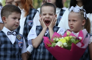 День знаний обернулся испытанием: Более 15 детей упали в обморок на линейках в Подмосковье