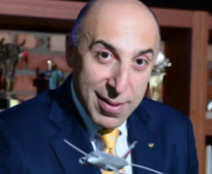 Китайская виза стоит довольно дорого. Записаться на приём в посольство не так просто. Общие расходы на визу, включая все сборы, составляют примерно 17 тысяч рублей. Если едут два человека, то уже 34 тысячи рублей. Что касается безвизового въезда для групп — тут есть нюансы. Все участники группы, например семья, должны лететь одним рейсом, в одни даты и останавливаться в одном отеле.