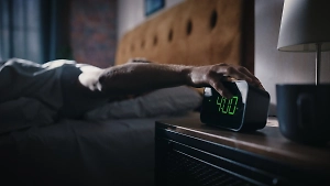 Проснулся не ты, а весь подъезд: Россиян могут оштрафовать за громкий будильник