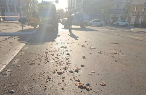 Мэр Белгорода показал фото последствий взрыва дрона ВСУ у здания администрации