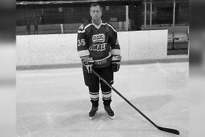 В Москве хоккеист умер прямо во время матча