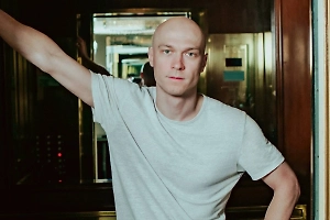 У Юры Борисова умер отец, артист экстренно прилетел в Москву