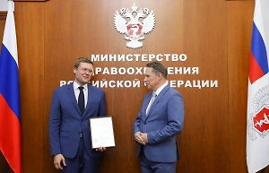 Мурашко наградил начальника отдела Минздрава за спасение мужчины в московском метро