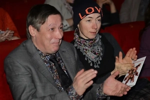 «До свидания»: Пятая жена Ефремова отказалась отвечать на сообщения о разводе