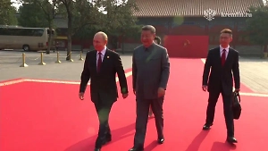 Путин кратко побеседовал с Си Цзиньпином и Ким Чен Ыном по пути на парад