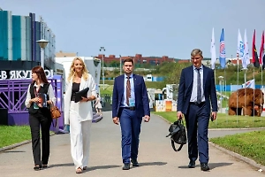 На Восточном экономическом форуме торжественно открыли Улицу Дальнего Востока