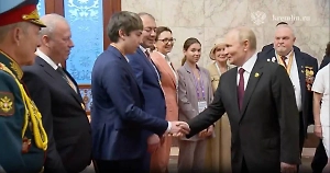 Путин после парада в Пекине пообщался с потомками военачальников СССР времён ВОВ