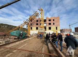 Строительный кран упал в Башкирии, ранены пять человек