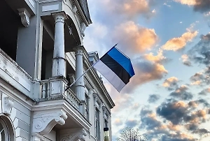 Власти Эстонии начнут продавать автомобили, оставленные у границы с Россией