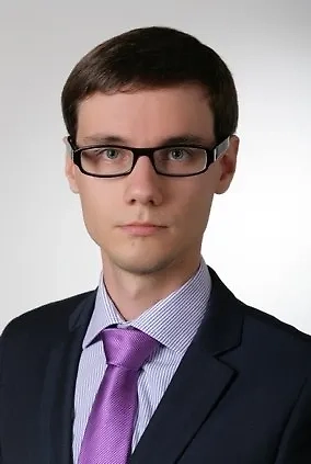 В первую очередь рекомендуется зафиксировать все факты — это поможет в дальнейшем при обращениях и разбирательствах. Например, можно сделать скриншоты переписки, если речь идёт о буллинге или травле в Интернете. Сфотографировать телесные повреждения, если они есть, чтобы закрепить их наличие и степень повреждений. Записывать устные предупреждения или угрозы, если это возможно.