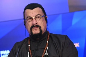 «Я русский»: Стивен Сигал сделал громкое заявление после выступления Путина на ВЭФ

