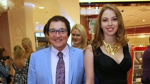 Дибров воссоединился с женой на фоне сообщений о разводе, но есть нюанс