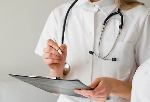 В Роспотребнадзоре оценили опасность новых штаммов коронавируса  