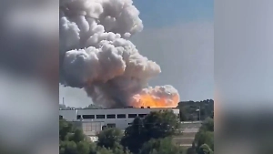 Мощный взрыв и пожар произошли на химическом заводе в США