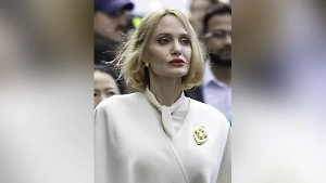 Анджелина Джоли кардинально изменила имидж, став блондинкой с короткой стрижкой