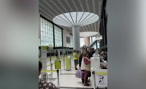 Россиянку с билетом без места не пустили в самолёт и пытались задобрить ваучером на 3 тысячи