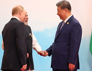 «На 100% совпадает»: Лавров раскрыл значение тройного рукопожатия Путина, Си Цзиньпина и Моди