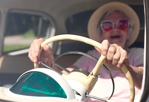 В США хотят лишить стариков возможности водить машину