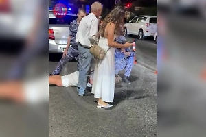 Лицом на асфальт: Появилось видео жёсткого задержания бешеных туристов в Сочи за драку