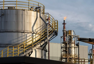 Украинские дроны попали по нефтебазе под Белгородом, пожар уже потушен