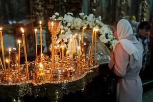 «Тишина, иконы и свет лампад»: В России предложили открыть круглосуточные храмы