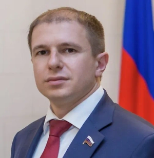 Все эти попытки подкупить, очернить, воздействовать на родственников, как часто бывает, — дешёвые попытки киевского режима хоть как-то добиться успеха на поле боя. Поэтому это лишний раз подчёркивает, что ни военного успеха нет, ни политического. Киевский режим обречён на поражение.