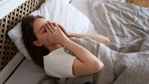 Врач рассказала, после скольких дней без сна появляются галлюцинации и паранойя