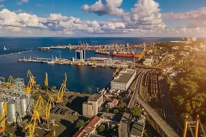 Рой вертолётов и катера: Раненых офицеров вывезли в Румынию со взорванной базы в порту Килия