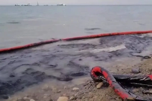 Разлитый в Чёрном море мазут может достигнуть берегов Турции и других стран