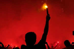 Украинские националисты устроили факельное шествие во Львове в честь Бандеры