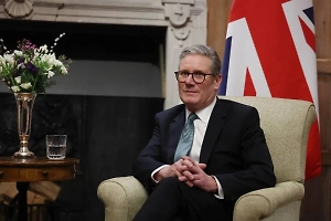 Премьер Британии Стармер в ближайшее время посетит Киев