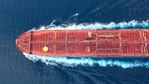 В ФРГ заявили об отсутствии рисков утечки нефти в море с танкера Eventin