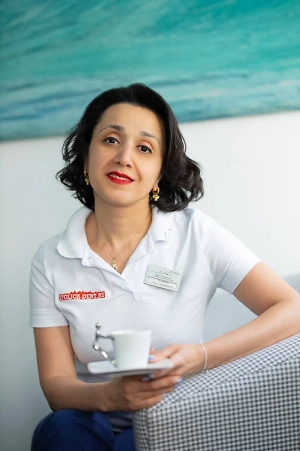 Ухудшение самочувствия обусловлено тем, что в процесс начинает вовлекаться иммунитет, активизируются воспалительные процессы. Растёт уровень кортизола, норадреналина, адреналина — гормонов стресса, что ещё больше снижает защиту от вирусов и инфекций, провоцирует развитие хронических недугов. Было выявлено, что пациенты с нарушениями психики становятся вялыми, апатичными, депрессивными, меньше ухаживают за собой, пренебрегают личной гигиеной. Не исключены также употребление алкоголя, курение, плохой сон, нездоровая тяга к сладким продуктам.