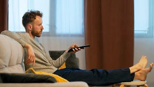 Поездки и спорт или оливье перед телевизором? Россияне рассказали, на что потратили 11 выходных