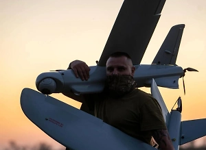 Двое мужчин отделались баротравмами после прилёта дрона ВСУ в их авто под Белгородом